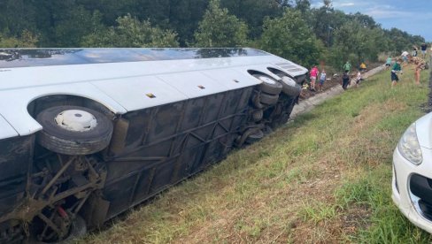 POVREĐENA SRPSKA DECA: Teška nesreća u Bugarskoj - autobus iz Srbije sleteo u jarak