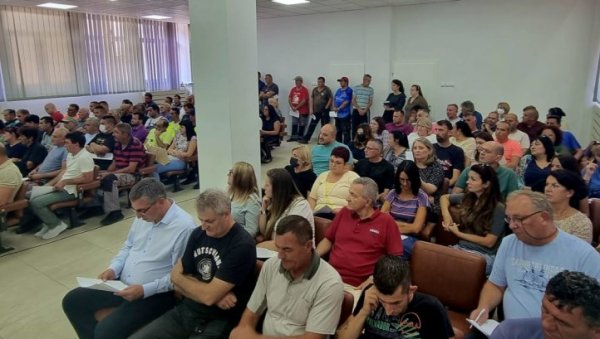 ПАЛМА: Радници ЈКП Стандард из Јагодине једногласно дали подршку да су задовољни радом локалне самоуправе