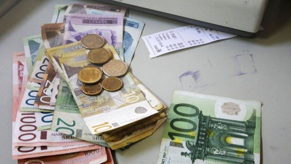 ДИНАР ЈОШ ДОНОСИ ВИШЕ ОД ЕВРА: Анализа Народне банке Србије показује да је исплативија штедња у домаћој валути