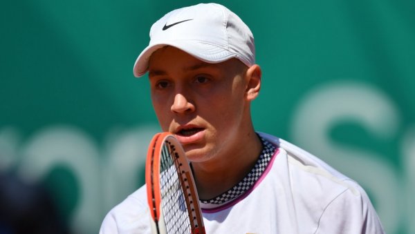 КРАЈ ЗА МЕЂЕДОВИЋА: Српски тенисер испао са турнира у Хрватској