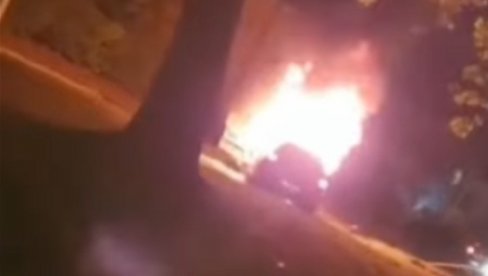 UŽASNE SCENE NA BULEAVRU OSLOBOĐENJA: Posle udesa izgoreo automobil, vozač poginuo (VIDEO)