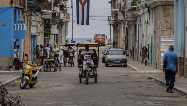 СТРАНЦИ ДОНОСЕ ЈЕСТИВО УЉЕ: Због несташице робе, Куба отвара свој трговински простор иностраним улагачима