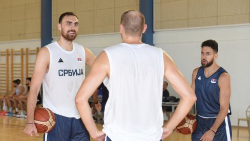 CSKA OSTAJE BEZ CENTRA: Nikola Milutinov oblači crno-beli dres?