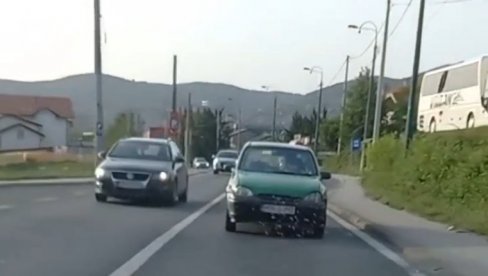 ХИТ СНИМАК: Возио уназад на путу код Сарајева  (ВИДЕО)