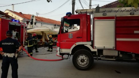 POŽAR U POPULARNOM KAFIĆU U VRANJU: Vatra izbila u kuhinji, vatrogasci munjevito lokalizovali plamen (FOTO)