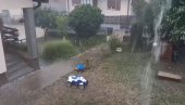 SNAŽNO NEVREME POGODILO ČAČAK: Kiša, olujni vetar i grad tukli po gradu (VIDEO)