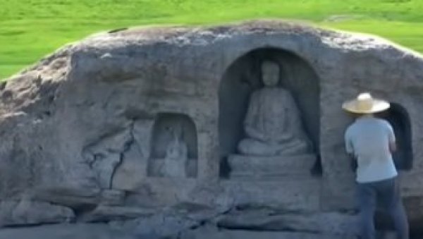 НЕВЕРОВАТНО ОТКРИЋЕ: Суша у Кини обелоданила три будистичке статуе старе око 600 година (ВИДЕО)