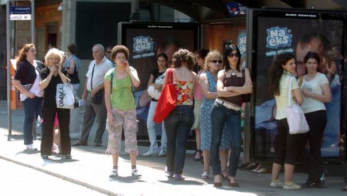 RED VOŽNJE PO ŠPICU IZ 80-IH: Na autobuskim stanicama u Beogradu gužve oko 17.00 sati svakodnevna pojava