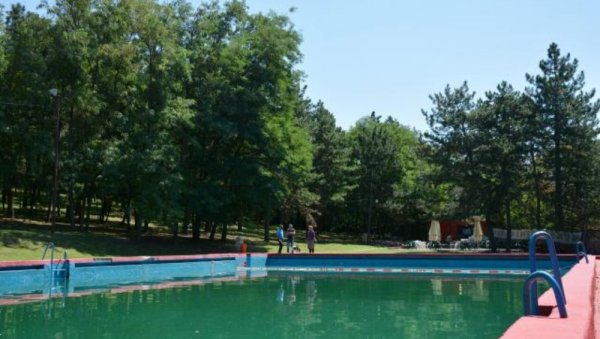 ОЛИМПИЈСКИ БАЗЕН НЕ РАДИ: Излетиште Девојачки бунар ове године без омиљеног купалишта