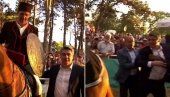 REAGOVALO OBEZBEĐENJE: Konj umalo oborio Zorana Milanovića (VIDEO)