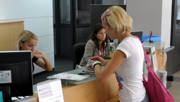 МАЛО ИМ ПРОФИТА ОД КАМАТА: Три банке ће пад прихода од кредита надоместити већим накнадама за услуге од јесени