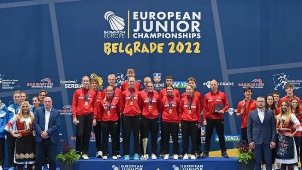 НАЈБОЉИМА УРУЧЕНЕ МЕДАЉЕ И ПЕХАРИ: Агебарк и Јововић одликовали победнике тимског дела Европског бадминтон првенства (ФОТО)