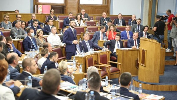 ПАД ВЛАДЕ УГРОЖАВА ТЕМЕЉНИ УГОВОР? Након рушења Абазовићевог кабинета, неизвесна и судбина потписаног споразума државе Црне Горе и СПЦ