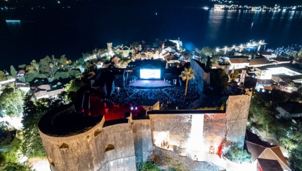 НА ЈУБИЛАРНОМ ХЕРЦЕГНОВСКОМ ФЕСТИВАЛУ ТРИ ПРИЗНАЊА ЗА ЖИВОТНО ДЕЛО: Награде Весни Пећанац, Жилнику и Базелију