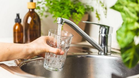 PROVERITE KVALITET: Trik koji će vam koristiti ako pijete vodu sa česme