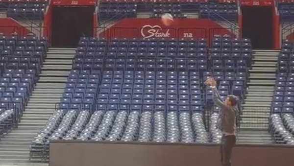 БОГДАНОВИЋ ПОСЕТИО ОРЛОВЕ: Богдан погађа као од шале, како би значио Пешићу... (ВИДЕО)