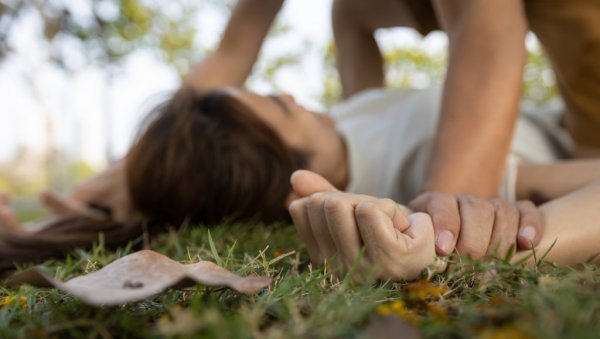 ЗА ПЕТИНУ ШАМАР И НИЈЕ НЕКО НАСИЉЕ: У адолесцентским везама 40 одсто младих трпи неки обик малтретирања