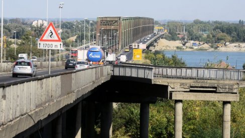 НАЈПРЕ ПРИЛАЗИ, ПА ОБНОВА ПАНЧЕВЦА: Министар Момировић о поправци моста који спаја две обале Дунава