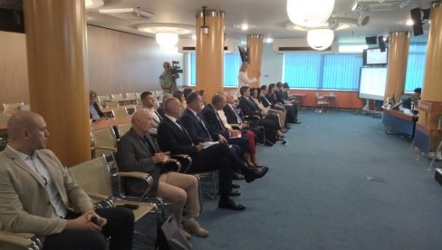 AMBASADOR JAPANA I PREDSTAVNICI KOMPANIJA U PRIVREDNOJ KOMORI VOJVODINE: Očekujemo nove japanske investicije u Srbiji