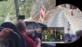 КОД ГРАНИЦЕ ЦГ/СРБ: Сабласан снимак аутобуса док обилази провалију (ВИДЕО)
