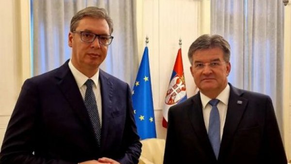 ВАЖНИ РАЗГОВОРИ: Завршен састанак председника Вучића са Мирославом Лајчаком