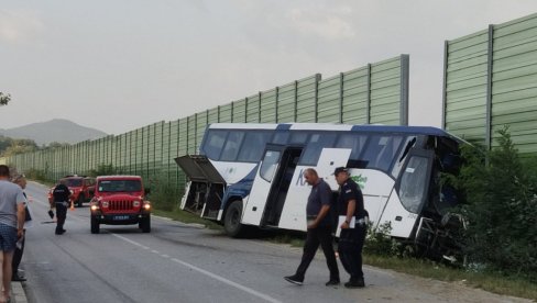(UZNEMIRUJUĆI FOTO/VIDEO) TEŠKA SAOBRAĆAJNA NESREĆA KOD VRANJA: Autobus se sudario sa automobilom, jedna osoba poginula
