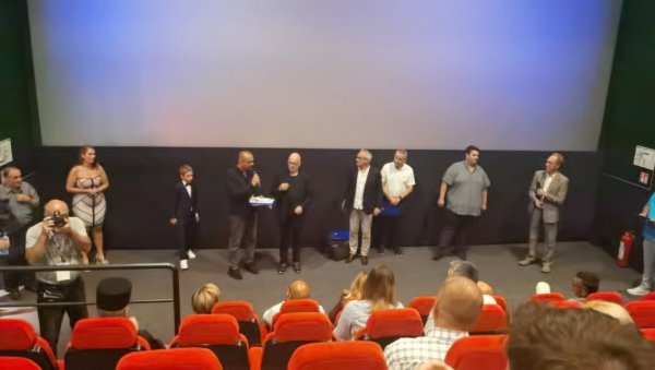 ПУБЛИКА БЕЗ ДАХА: Одржана нишка премијера филма „Логор смрти у Карашјоку