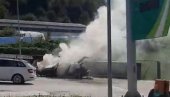 IZGOREO AUTOMOBIL U NOVOJ VAROŠI: Vatra je zahvatila automobil na prednjem delu, a potom se proširila na cela kola