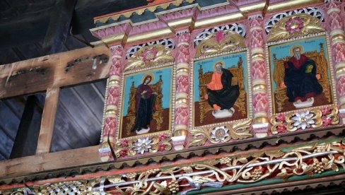 ИКОНОСТАС У БОЈАМА ПИРОТСКОГ ЋИЛИМА: Откриће конзерватора у чувеној Пазарској цркви у Пироту