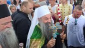 VELIKI DAN ZA HERCEG NOVI: Patrijarh Porfirije stigao u Savinu, veliki broj vernika dočekao poglavara SPC (FOTO/VIDEO)