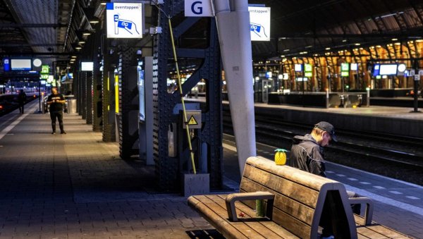 СТАЛИ ВОЗОВИ У АМСТЕРДАМУ: Нови штрајк железничких радника у Холандији