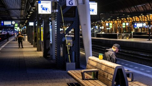 STALI VOZOVI U AMSTERDAMU: Novi štrajk železničkih radnika u Holandiji