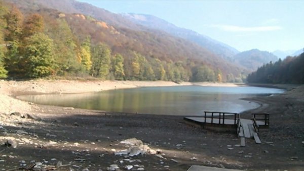 БИОГРАДСКИ ДРАГУЉ СВЕ ПЛИЋИ, СПАС НА ЧЕКАЊУ: ЦГ не реагује на претњу нестанка језера, водостај пред историјским минимумом