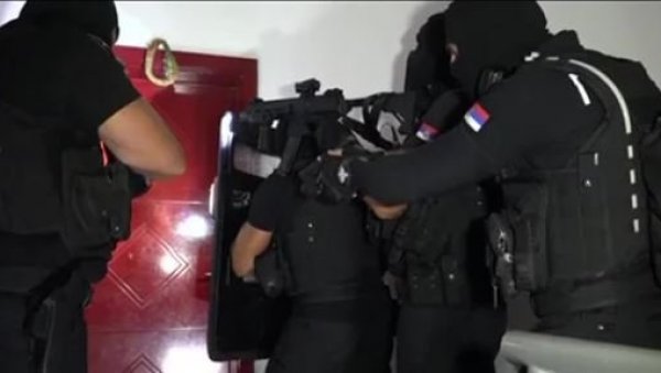 ОГЛАСИЛА СЕ ПОЛИЦИЈА ПОСЛЕ СПЕКТАКУЛАРНЕ АКЦИЈЕ: Ухапшено шест особа због организоване проституције