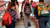ŠKOLSKA GODINA NA KOSMETU POČELA HIMNOM SRBIJE: Bože pravde za srpske đake u 100 škola