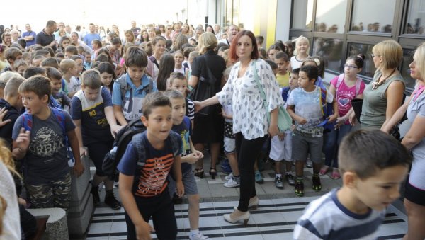 УПИС ОД ПОНЕДЕЉКА, 3. АПРИЛА: У београдске школе стиже 16.000 малих ђака