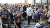 NAJVIŠE PRVAKA U POSLEDNJIH 13 GODINA: U klupe beogradskih škola sutra će prvi put sesti 17.230 najmlađih đaka, 2.000 više nego 2010. godine