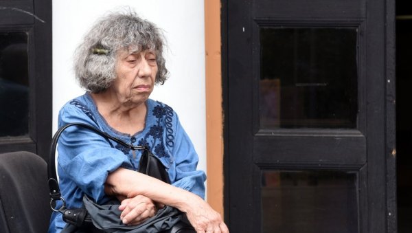 УЗЕЛИ ЈОЈ СТАН, ЛИЧНЕ СТВАРИ, ЧАК И МАЧКУ: Приликом исељења сликарке Драгане однета и уметничка дела