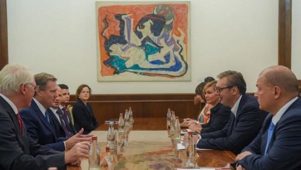 ВУЧИЋ РАЗГОВАРАО СА ТАРНЕРОМ: Србија улаже напоре за одржив договор са Приштином 