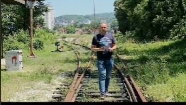 ЕНЕСЕ, ЕТО ТИ ЗМИЈА ОКО НОГЕ: Погледајте невероватан снимак из Тузле (ВИДЕО)