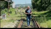 ENESE, ETO TI ZMIJA OKO NOGE: Pogledajte neverovatan snimak iz Tuzle (VIDEO)