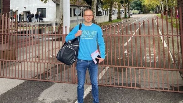 ЧАСТ, ТРАДИЦИЈА И ПАТРИОТИЗАМ: Градоначелник Вучевић испратио сина Михаила на добровољно служење војног рока (ФОТО)
