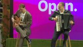 HARMONIKAŠ UJEDINIO OTVORENI BALKAN: Muzičari na početku ceremonije odsvirali srpsku, makedonsku i albansku pesmu