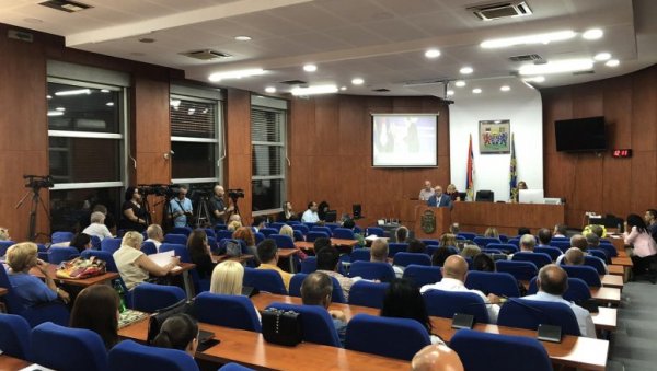 ТРАДИЦИОНАЛНИ РАЗГОВОРИ О ЛЕСКОВАЧКОМ ШКОЛСТВУ: Састанак са директорима основних и средњих школа