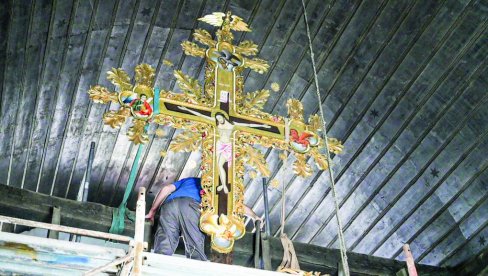 КРСТ ЗАСИЈАО ПУНИМ СЈАЈЕМ: У реконструкцији иконостаса Пазарске цркве у Пироту завршен веома важан посао
