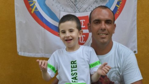 TRČI ZA DEČAKA IZ PEĆI: Maratonac Aleksandar Kikanović iz Krupnja kreće u Jaši