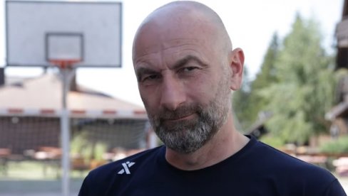 КАД ПОКОЈНИ БАБО ДОЂЕ НА ЕВРОБАСКЕТ: Тренер Босне и Херцеговине одржао тајм-аут о коме бруји регион (ВИДЕО)