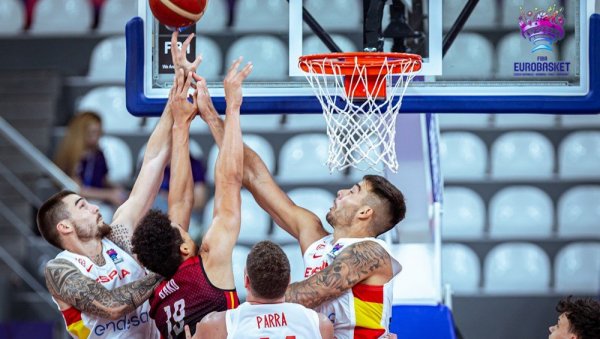 СЕНЗАЦИЈА НА ЕВРОБАСКЕТУ: Шпанија непрепознатљива, црвена фурија фуриозно почишћена са паркета