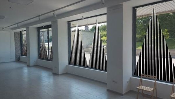 РЕФЛЕКСИЈЕ ГРАДА У ИЗЛОГУ: Радови Марије Граховац Каран у обновљеној Галерији Графичког колектива