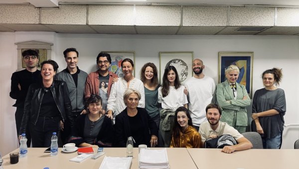 СПРЕМАЈУ СЕ СЛОБОДНЕ ДЕВОЈКЕ: У Атељеу 212 почеле пробе новог комада Тање Шљивар